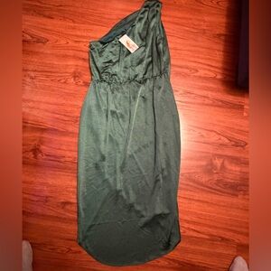 Elegant Green One-Shoulder Dress